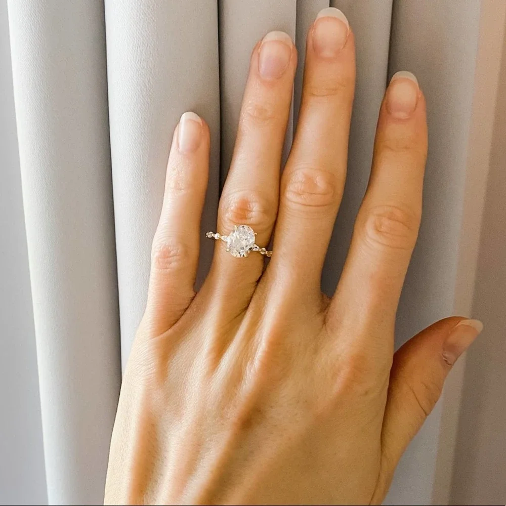 925 Sterling Silver 2 Ct Oval Halo CZ Diamond Ring - Picture 1 of 7